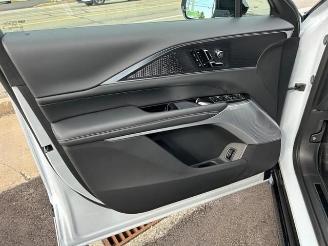 2026 Cadillac LYRIQ V Premium - Photo 9