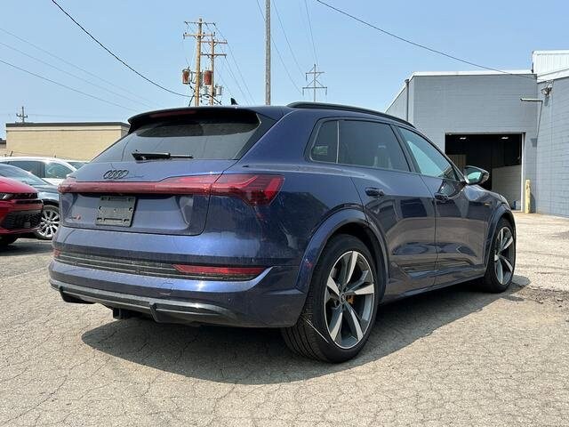 2022 Audi e-tron Premium Plus photo 3