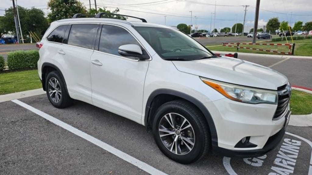 Used 2016 Toyota Highlander XLE V6 SUV