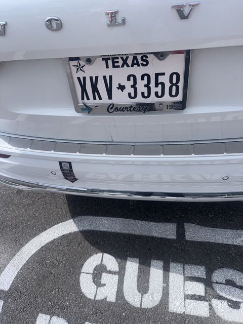 2023 Volvo XC60 Recharge Hybrid T8 Plus photo 2