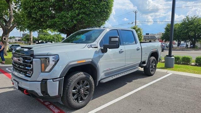 2025 GMC Sierra 4WD Crew Cab Standard Box AT4's photo