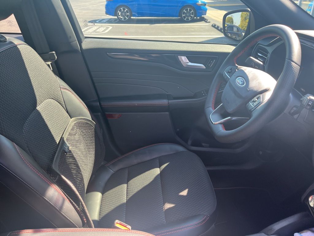2023 Ford Escape ST-Line photo 4