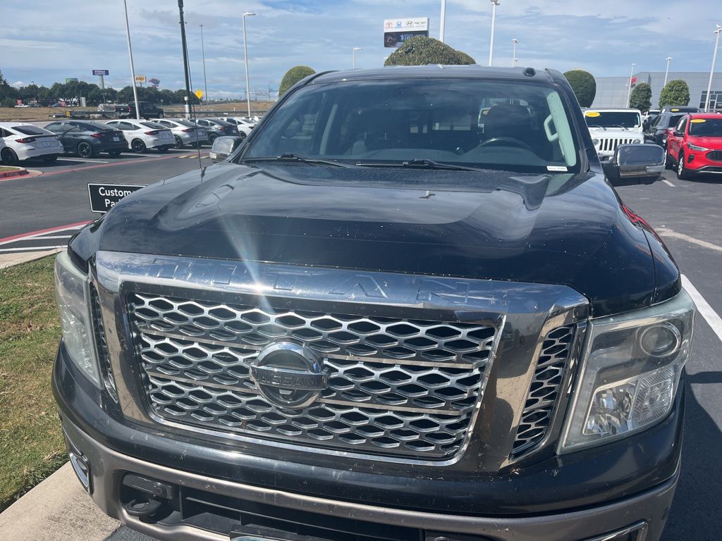 2017 Nissan Titan Platinum Reserve photo 2