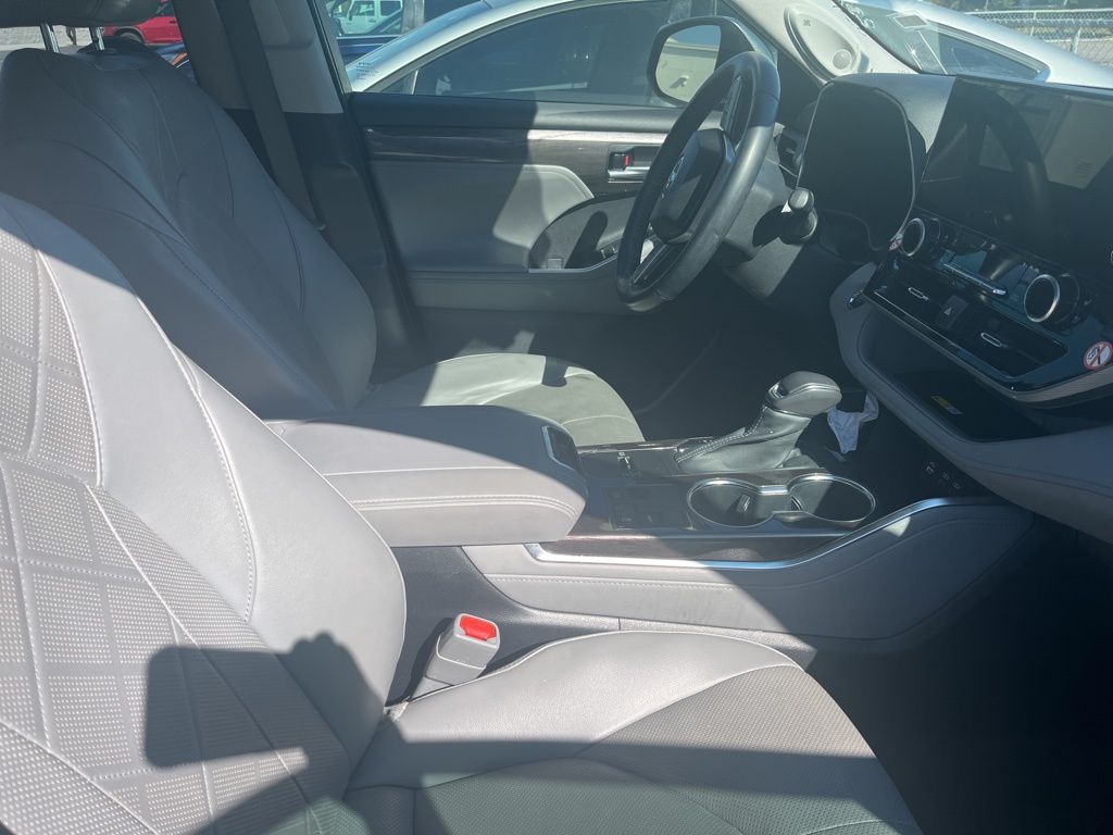 2023 Toyota Highlander Platinum photo 4