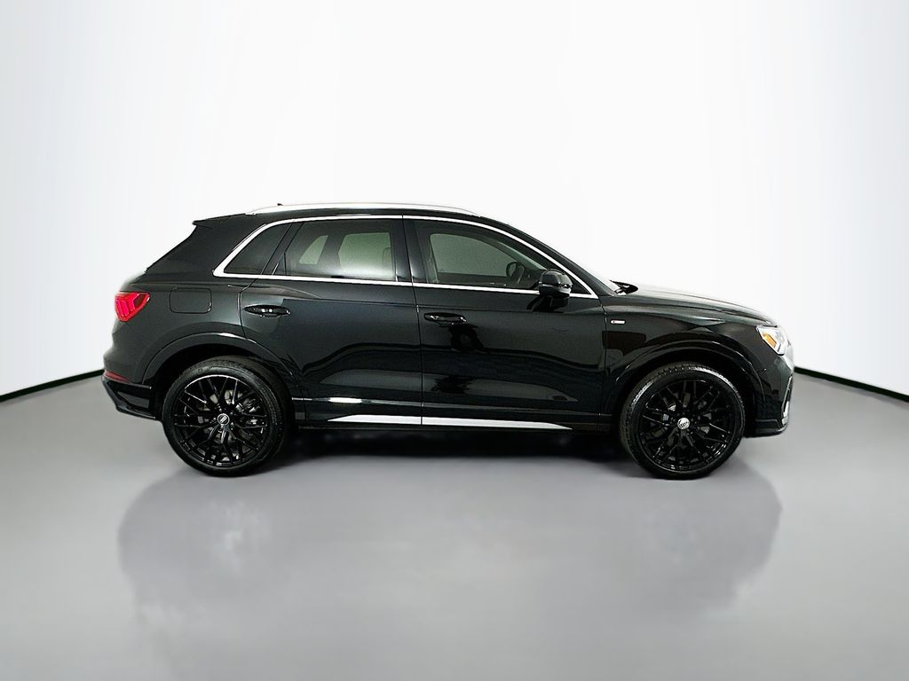 2022 Audi Q3 45 TFSI S line Premium photo 4