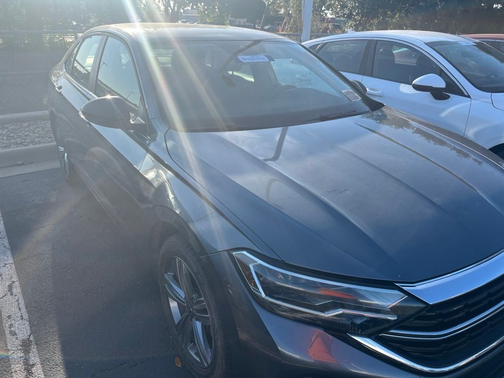 Used 2024 Volkswagen Jetta 1.5T SE Sedan
