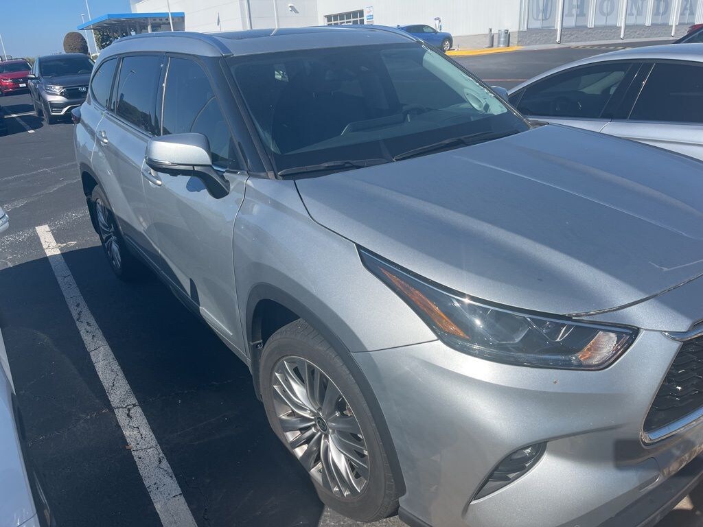 Used 2023 Toyota Highlander Platinum SUV