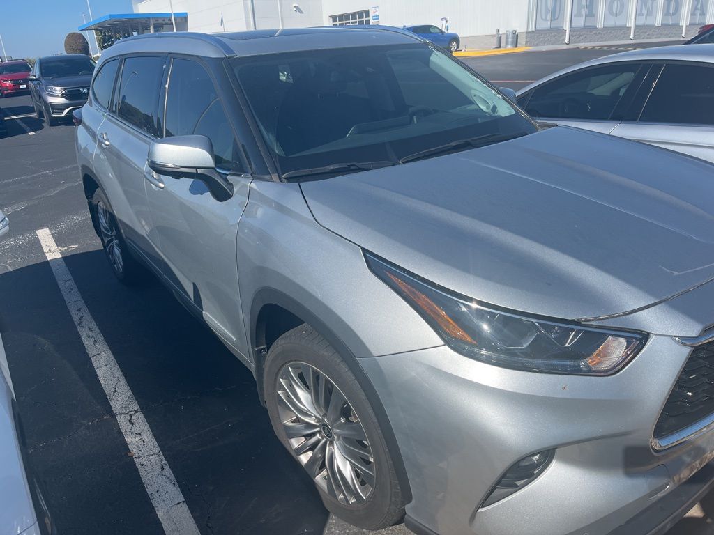 2023 Toyota Highlander Platinum photo 3