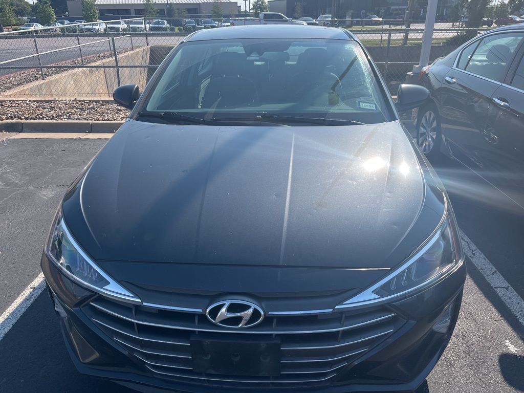 2020 Hyundai Elantra SEL photo 2