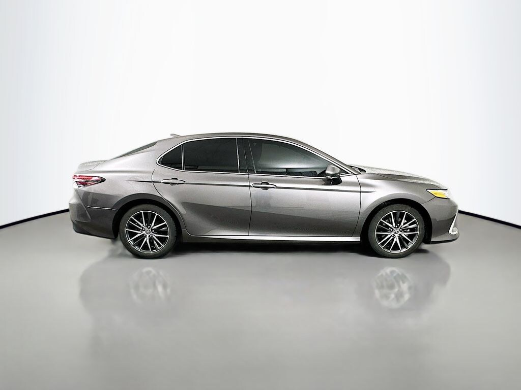 Used 2021 Toyota Camry Hybrid XLE Sedan