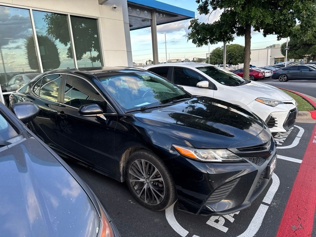 Used 2019 Toyota Camry SE Sedan