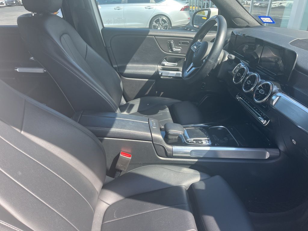 2020 Mercedes Benz GLB 250 photo 4