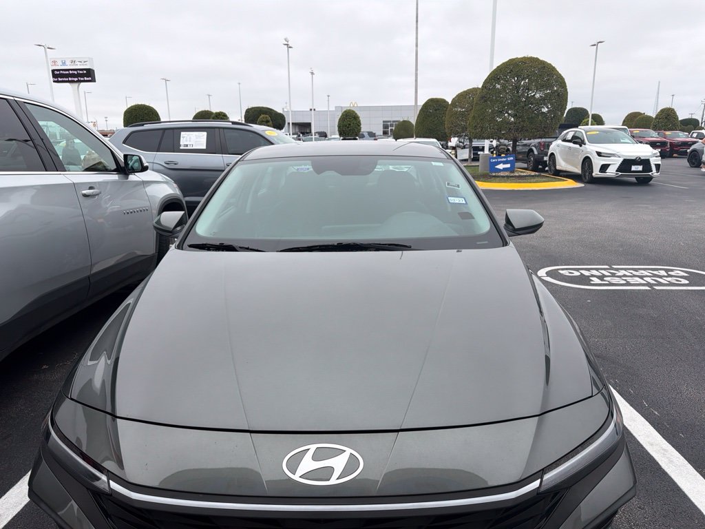 Used 2025 Hyundai Elantra SE Sedan