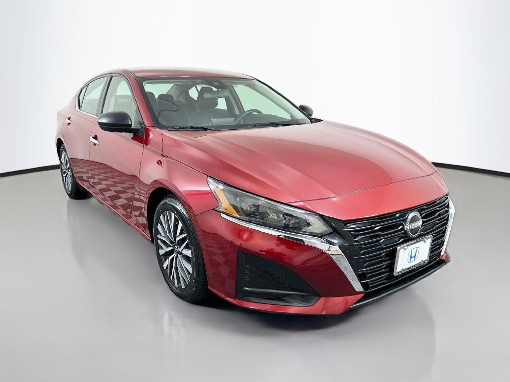 Used 2024 Nissan Altima 2.5 SV Sedan