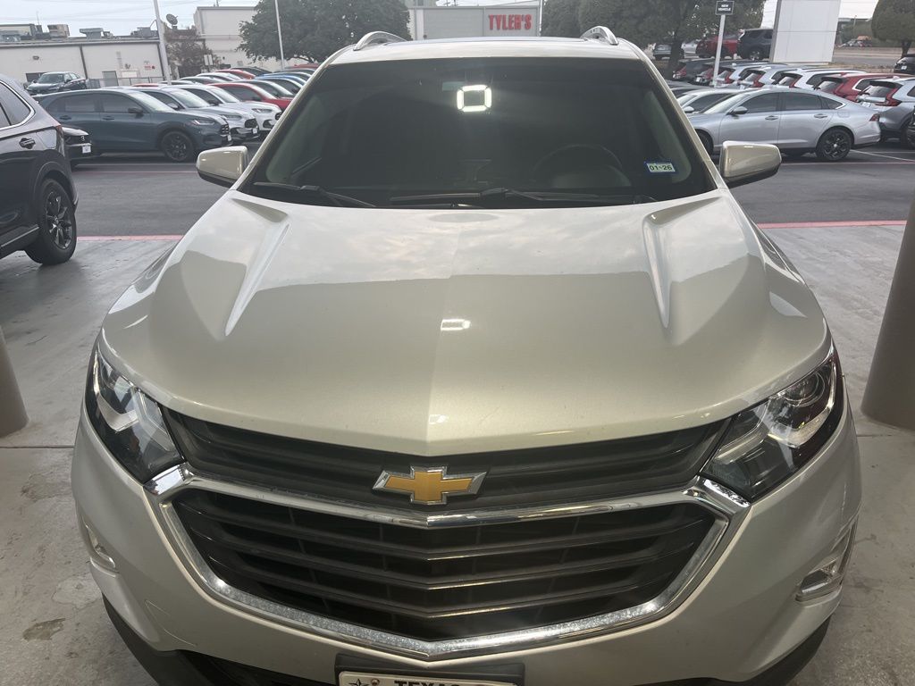 2018 Chevrolet Equinox LT photo 2