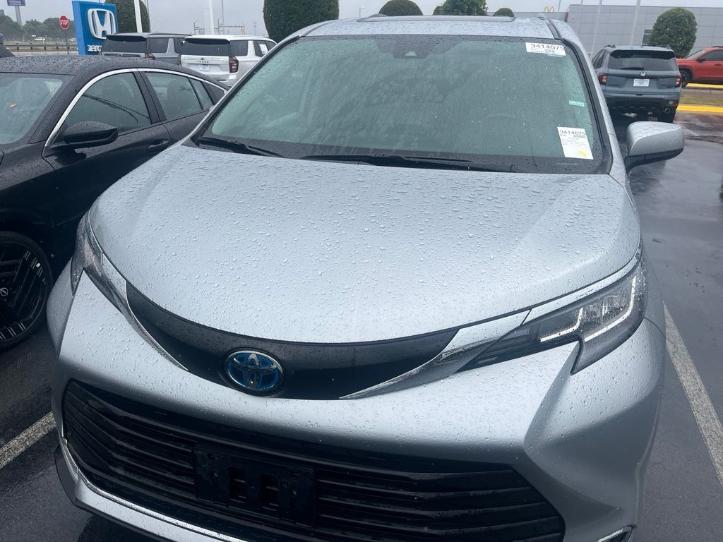 Used 2023 Toyota Sienna XLE 8 Passenger Van Passenger Van