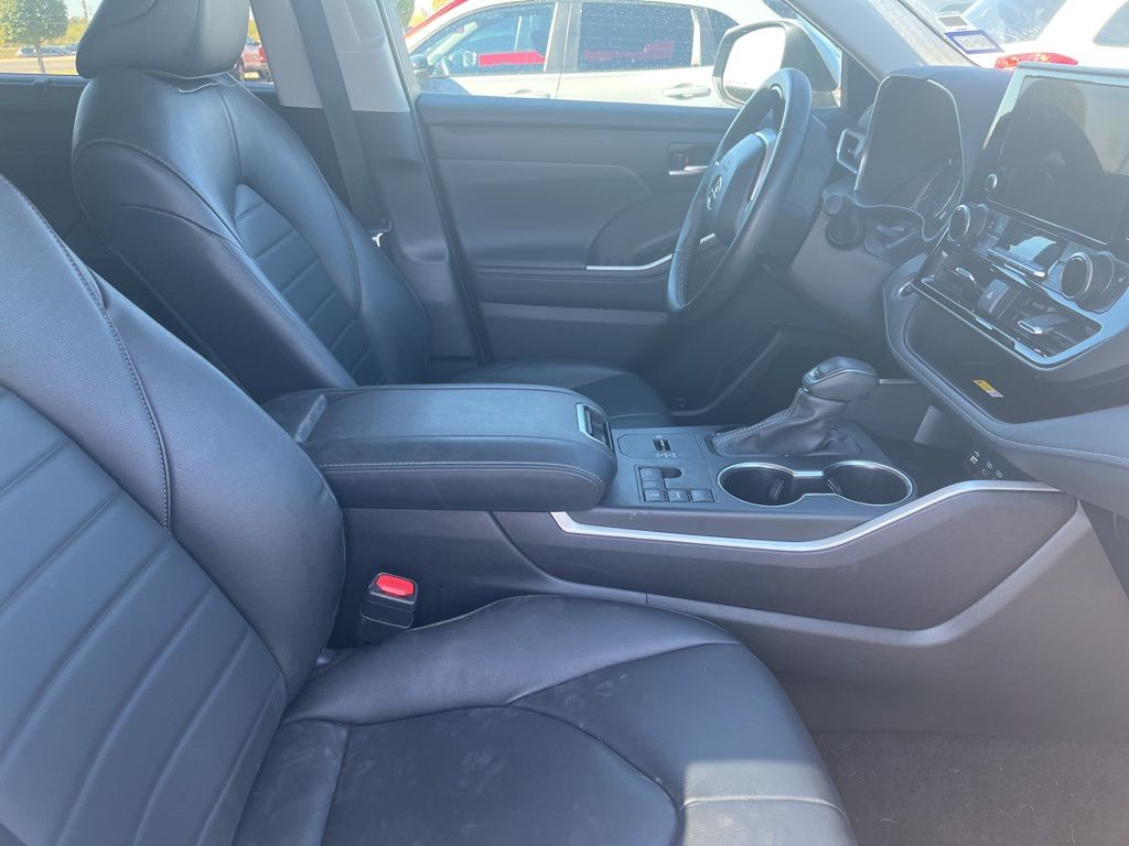 2024 Toyota Highlander XLE photo 4