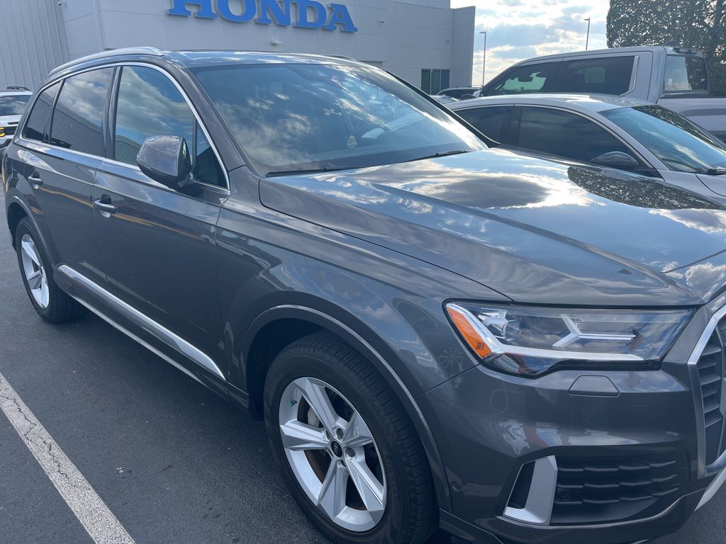 2022 Audi Q7 45 Premium Plus photo 2