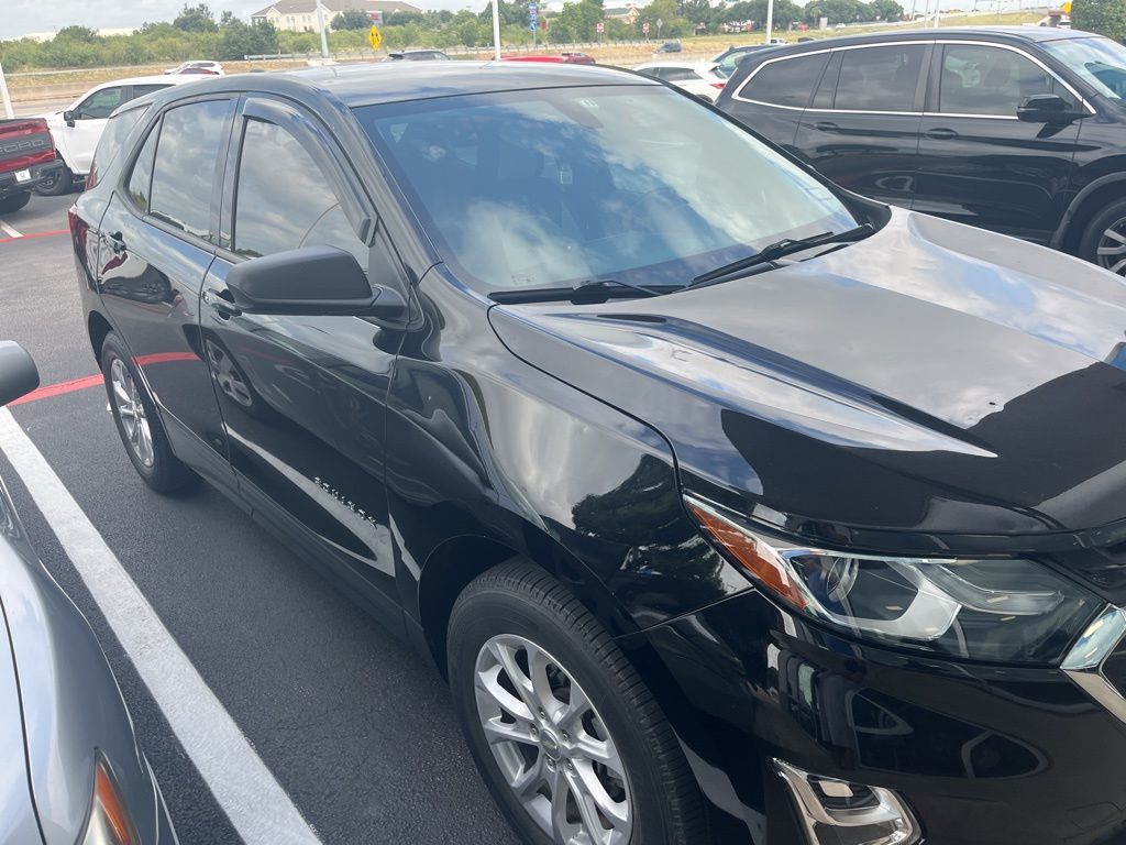 2019 Chevrolet Equinox LS photo 3
