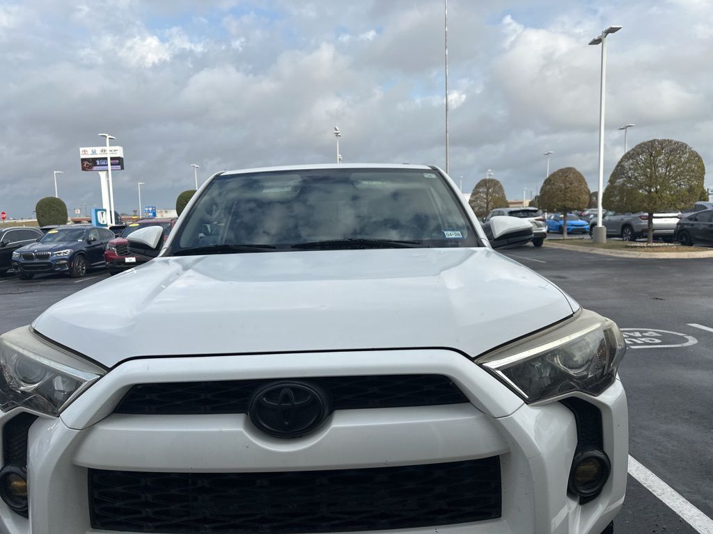 2015 Toyota 4Runner SR5 photo 2