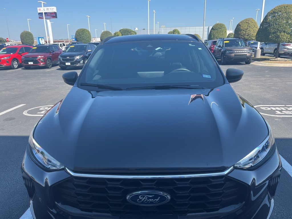 2023 Ford Escape ST-Line photo 2