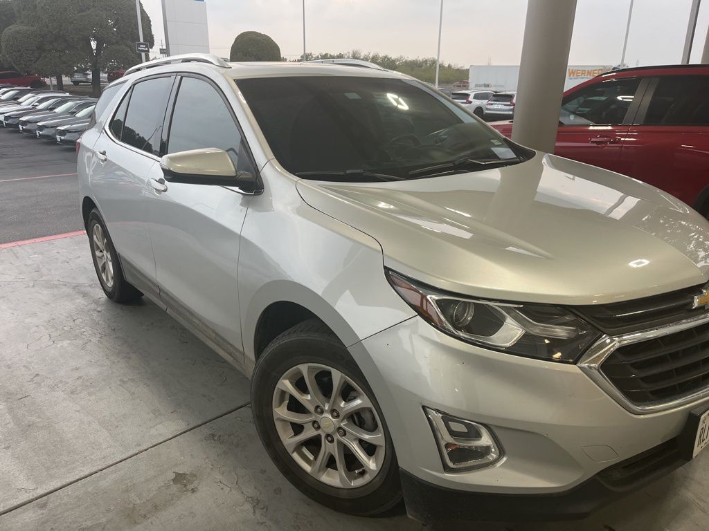 2018 Chevrolet Equinox LT photo 3