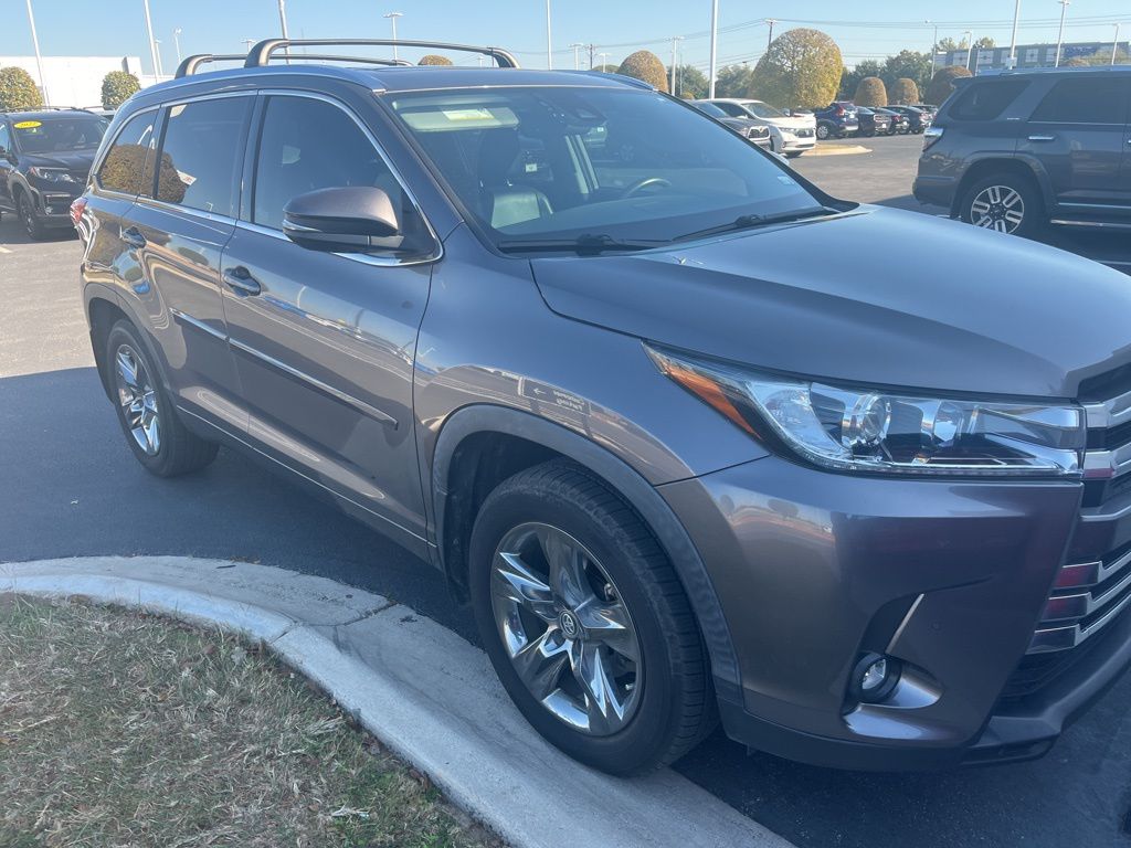 2019 Toyota Highlander Limited Platinum photo 2
