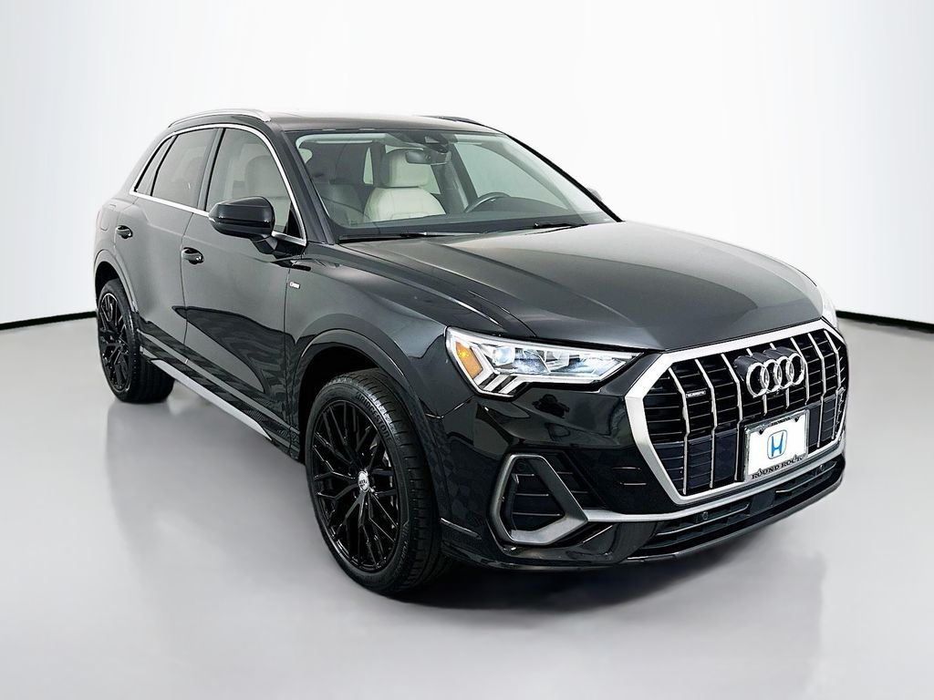 2022 Audi Q3 45 TFSI S line Premium photo 3
