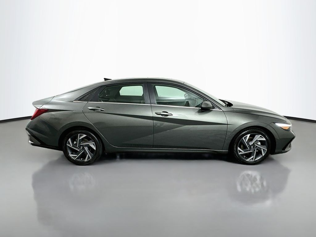 Used 2025 Hyundai Elantra SEL Convenience Sedan