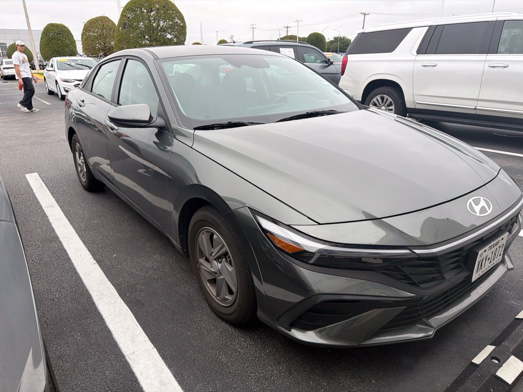 Used 2025 Hyundai Elantra SE Sedan