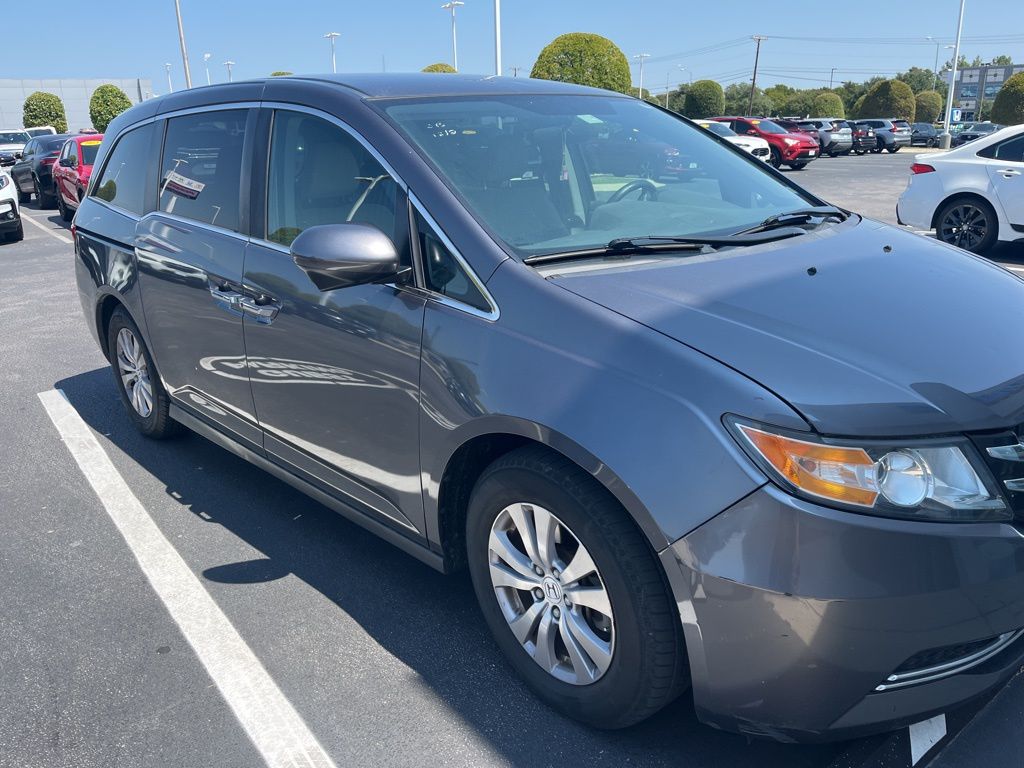 2016 Honda Odyssey SE photo 2