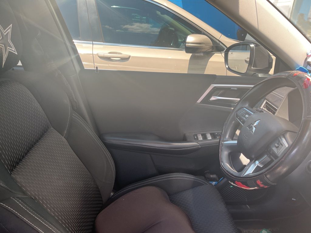 2022 Mitsubishi Outlander ES photo 4