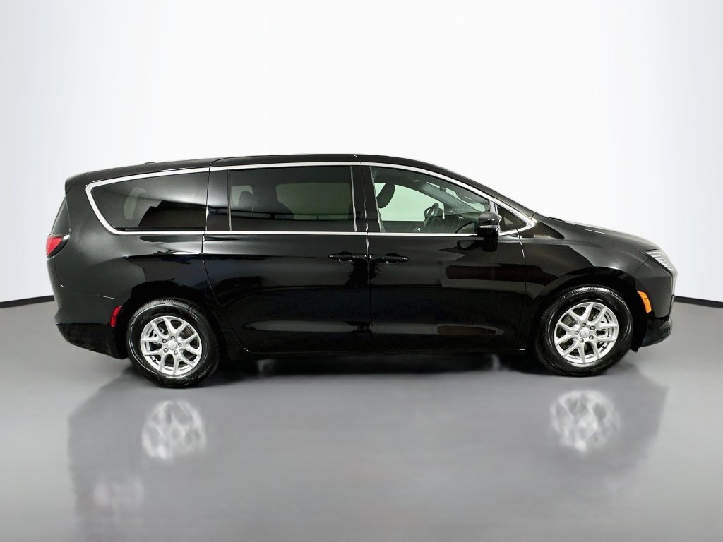 Used 2027 Chrysler Pacifica Select Van Passenger Van