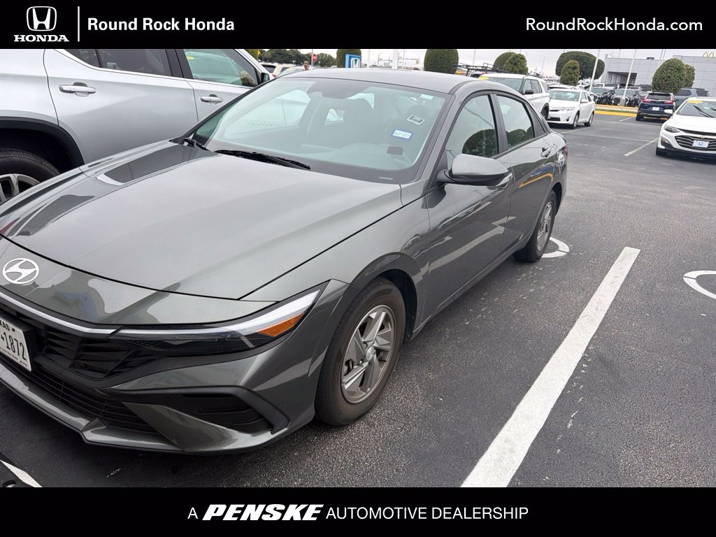 Used 2025 Hyundai Elantra SE Sedan