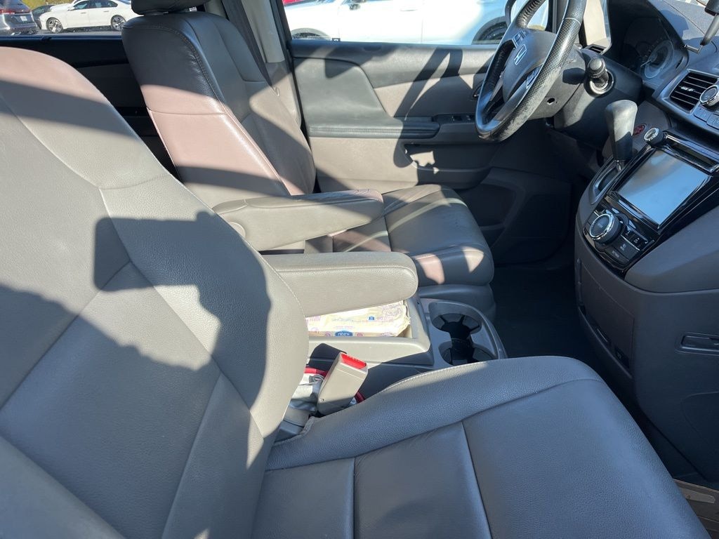 Used 2016 Honda Odyssey EX-L w/Navigation Van Passenger Van