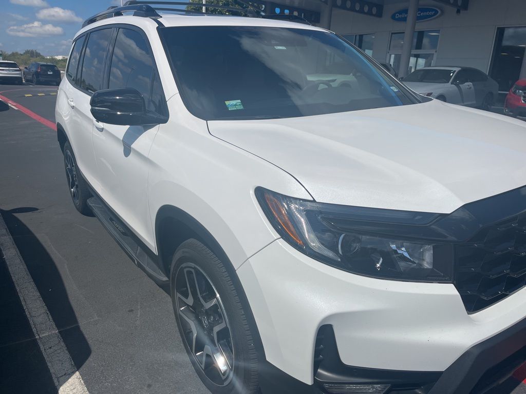 2023 Honda Passport Elite photo 2