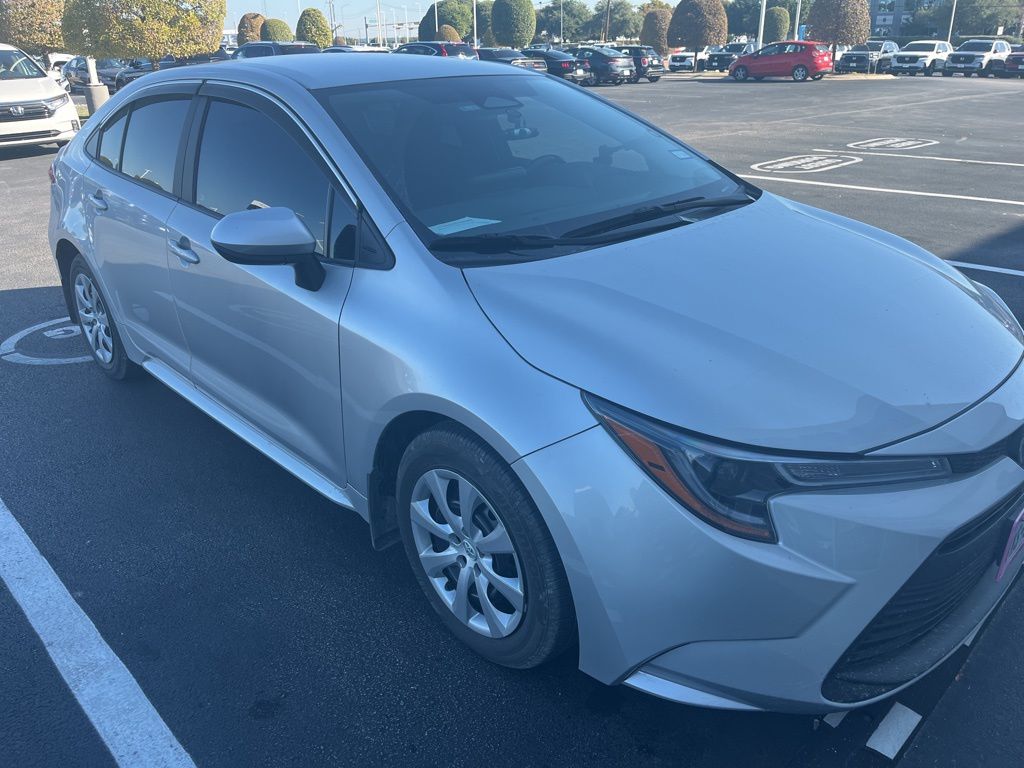 2025 Toyota Corolla LE photo 3