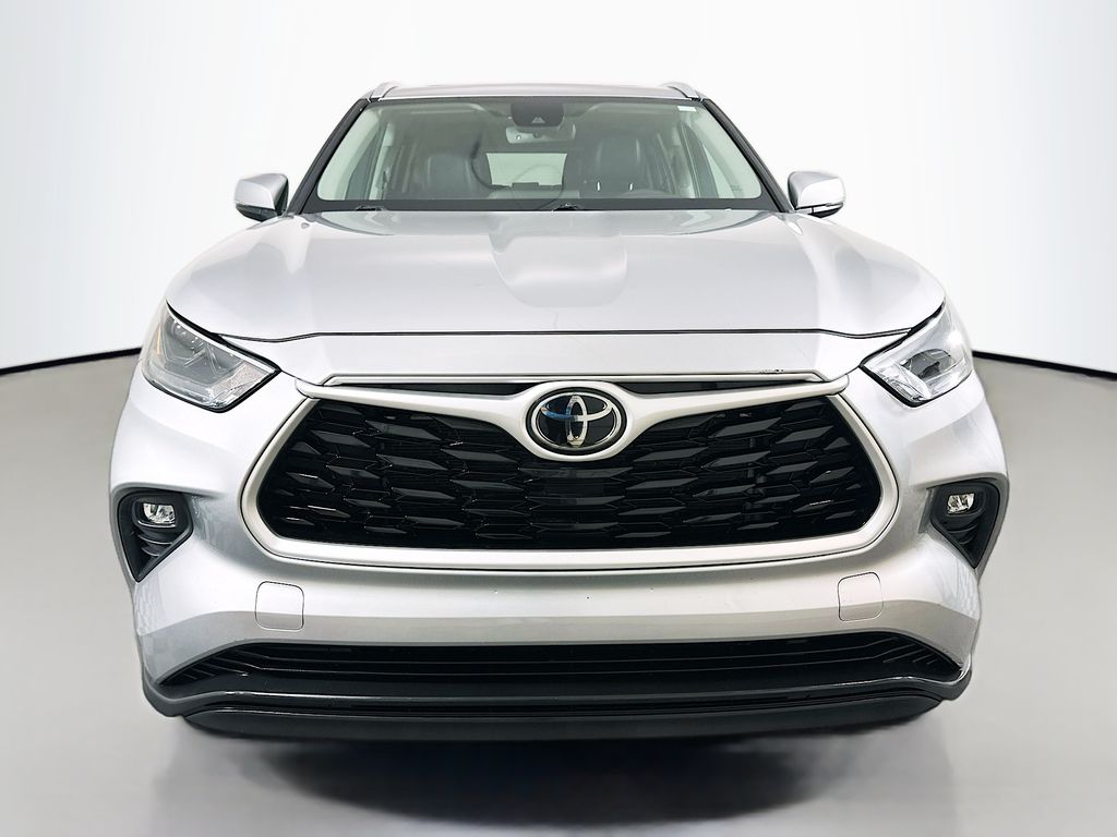 2022 Toyota Highlander XLE photo 2