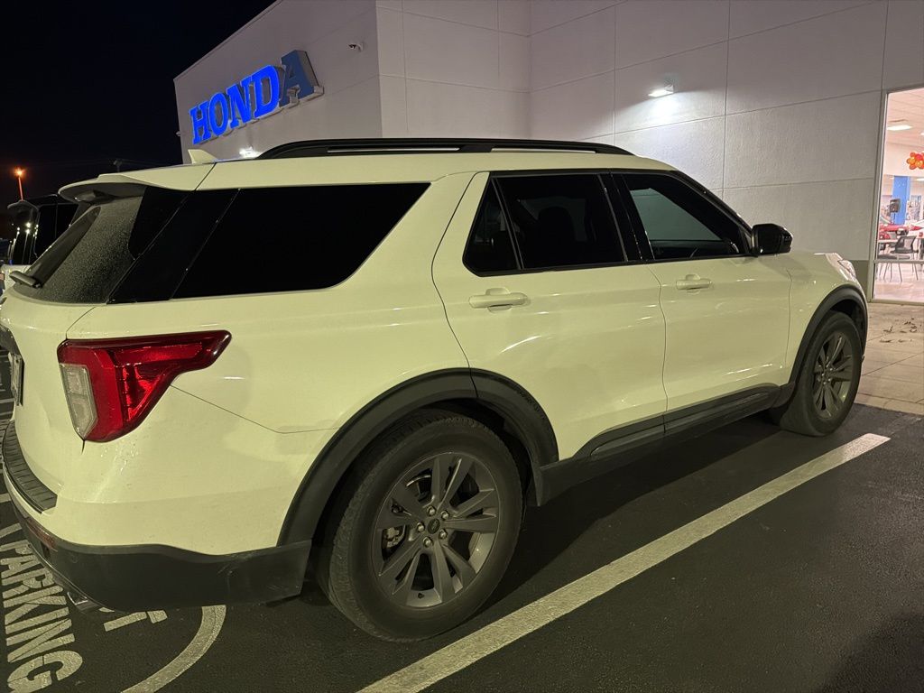 2022 Ford Explorer XLT photo 3