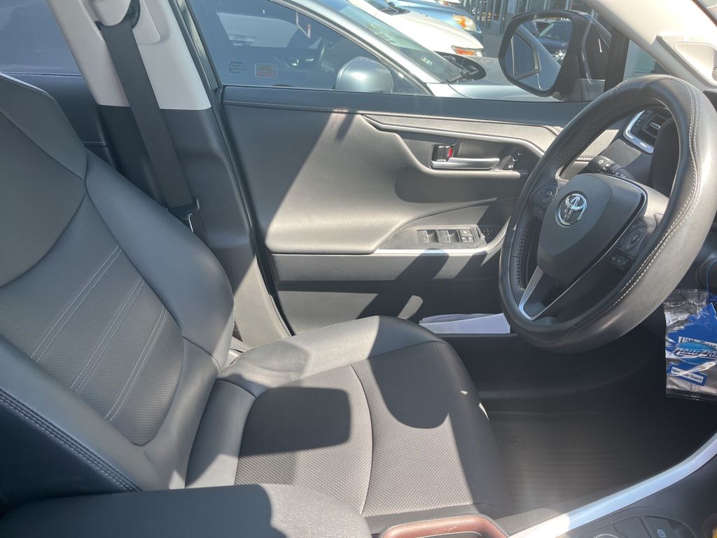 2024 Toyota RAV4 Hybrid Limited photo 4