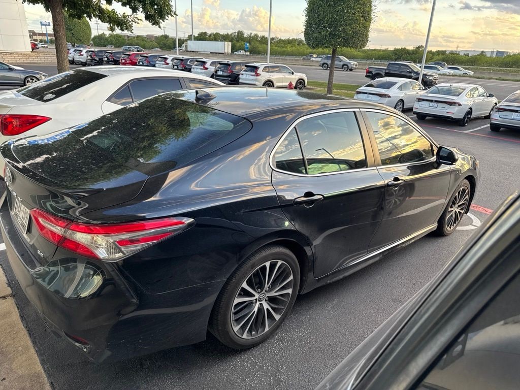 Used 2019 Toyota Camry SE Sedan