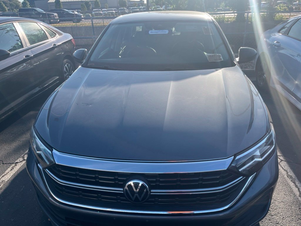 Used 2024 Volkswagen Jetta 1.5T SE Sedan