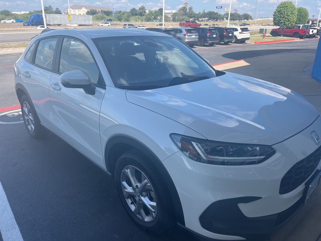 2025 Honda HR-V LX photo 3