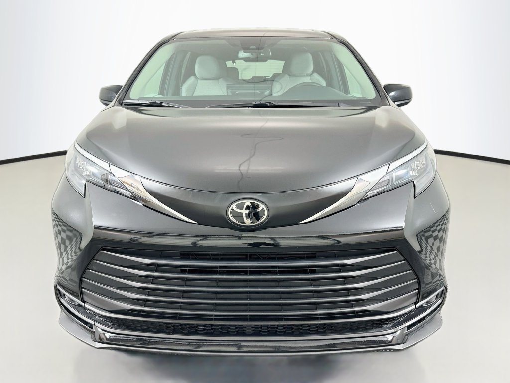 Used 2026 Toyota Sienna LE 8 Passenger Van Passenger Van
