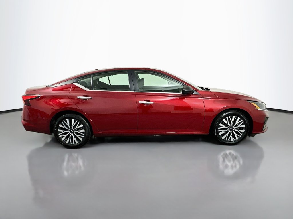 Used 2024 Nissan Altima 2.5 SV Sedan