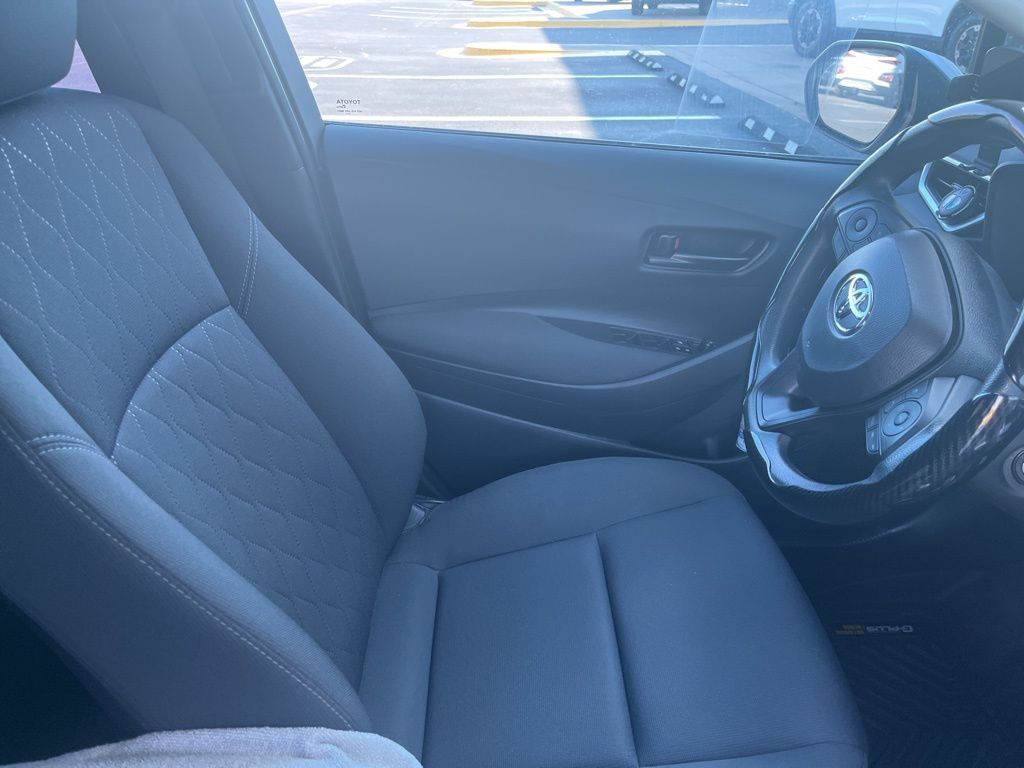 2025 Toyota Corolla LE photo 4