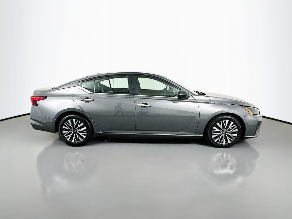 Used 2024 Nissan Altima 2.5 SV Sedan