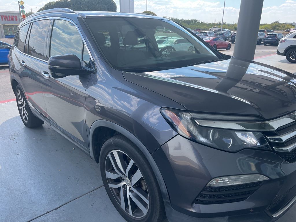 2017 Honda Pilot Touring photo 3
