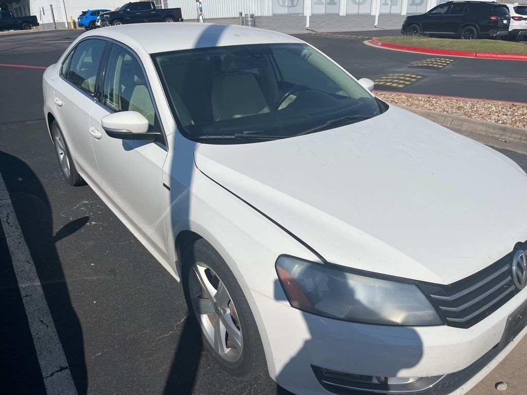 2015 Volkswagen Passat S photo 2