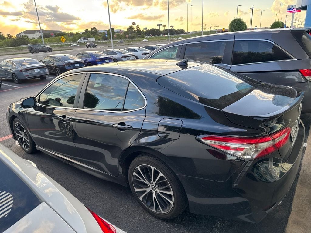 Used 2019 Toyota Camry SE Sedan